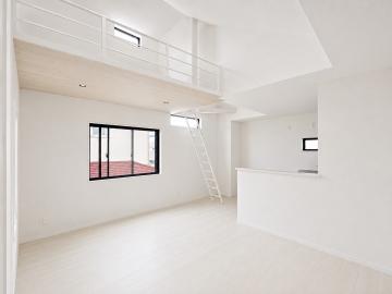 内装／ハシゴの位置は実際と異なります。AI作成によるイメージの為、現況を優先します。(2026年8月)
